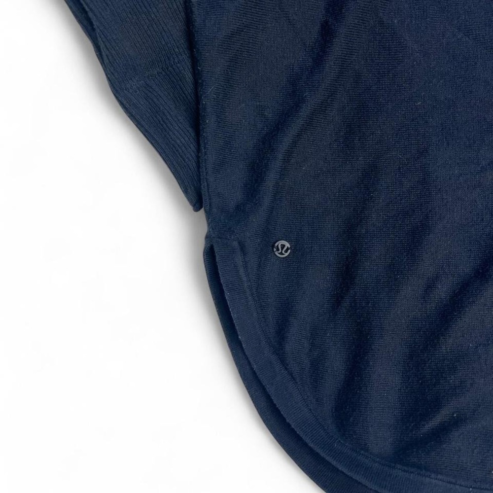 Lululemon Navy Blue Long-Sleeve Top with Ribbed Sleeves and‎ Thumb Holes - Picture 5 of 8